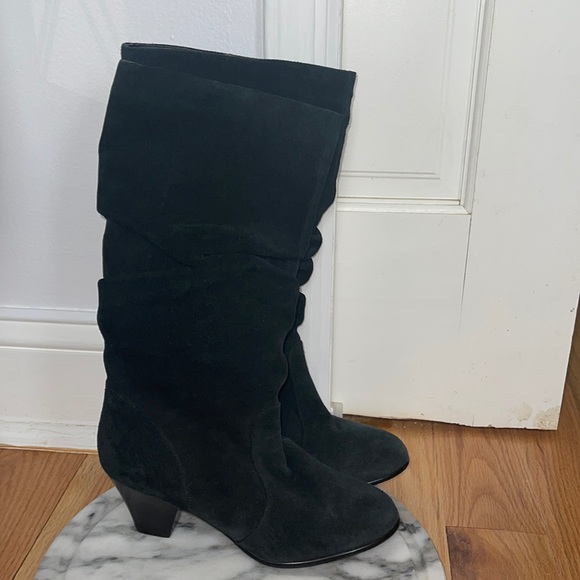 Suede under knee black boots - Picture 4 of 16